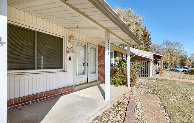 Building Photo - 2365 N Pointe Ln