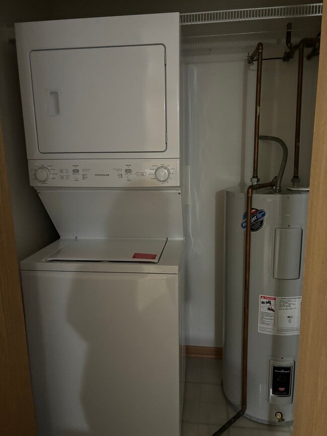 Building Photo - 122 Bertram Dr