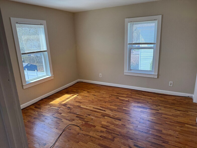 Building Photo - 98 Van Den Noort St