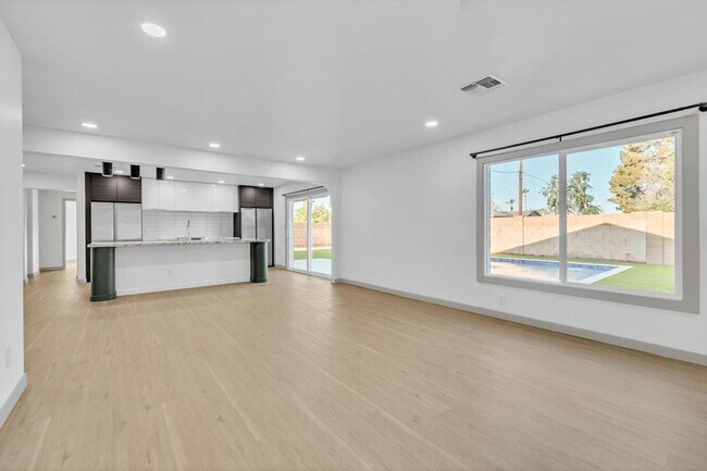 Building Photo - Completely Remodeled 6 bedroom/4 bath Home with New Pool