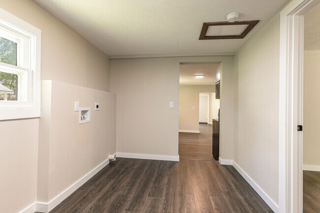 Building Photo - REMODELED 2 Bedroom | 2 Bathroom HOME -- 1...