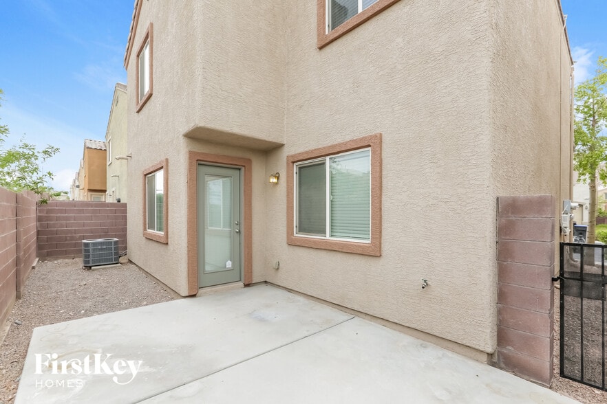 Building Photo - 7440 Margollini St