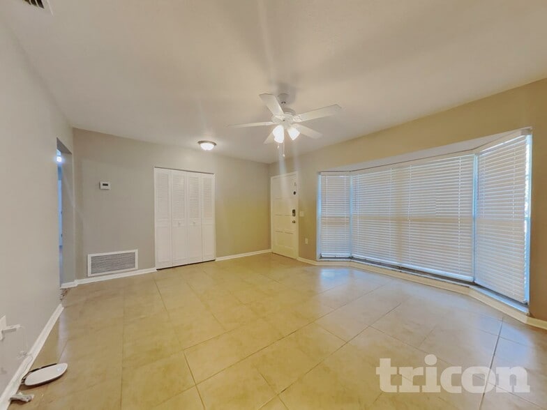 Building Photo - 311 E Windhorst Rd