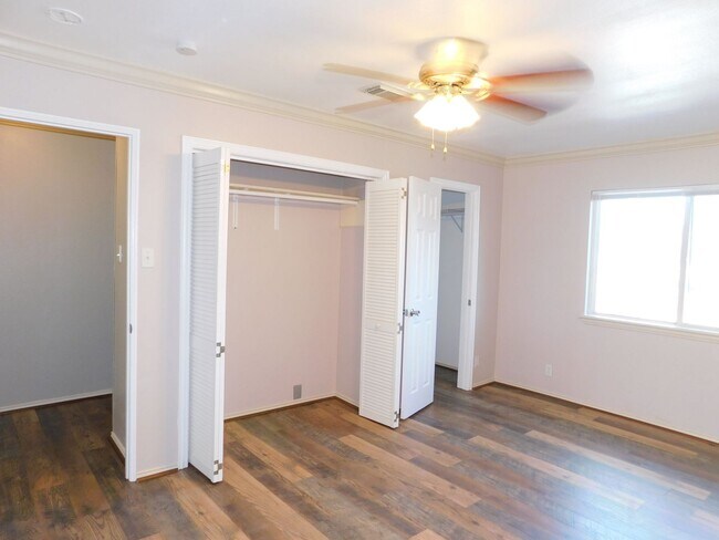 Building Photo - 7322 Oak Manor Dr