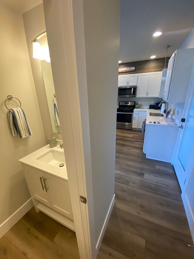 Building Photo - Gorgeous New 3 bedroom Furnished Whitefish Townhouse