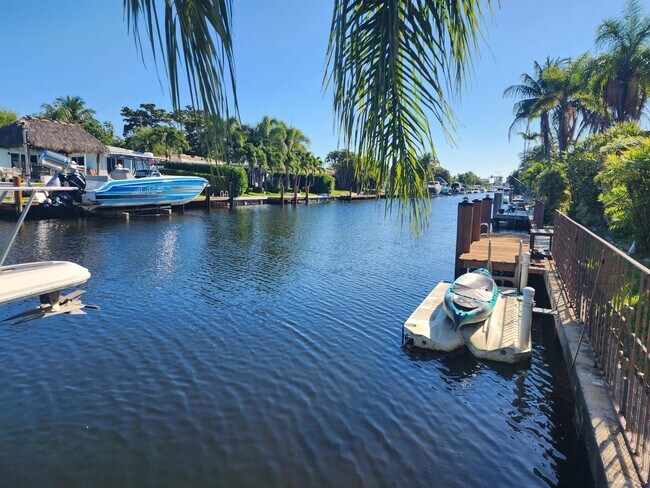 Building Photo - 191 SE 9th Ct