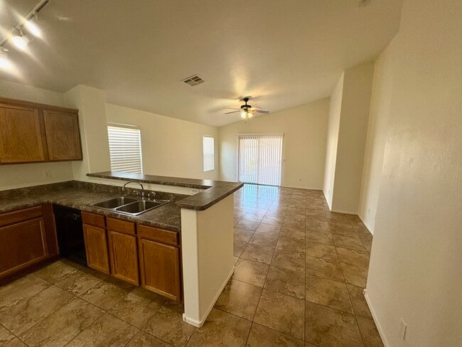 Building Photo - 7142 W Beverly Rd