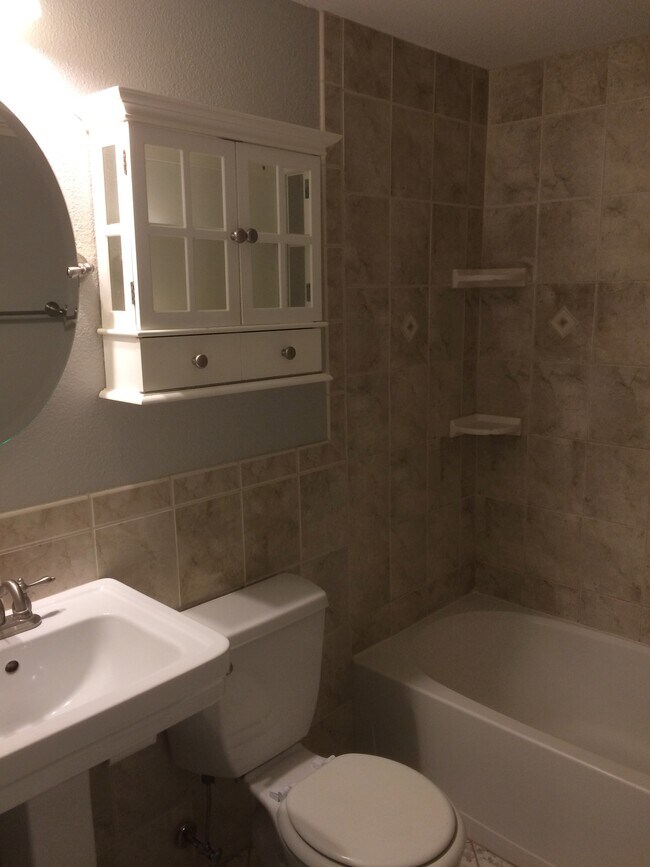 Bath - 233 North Meldrum Street