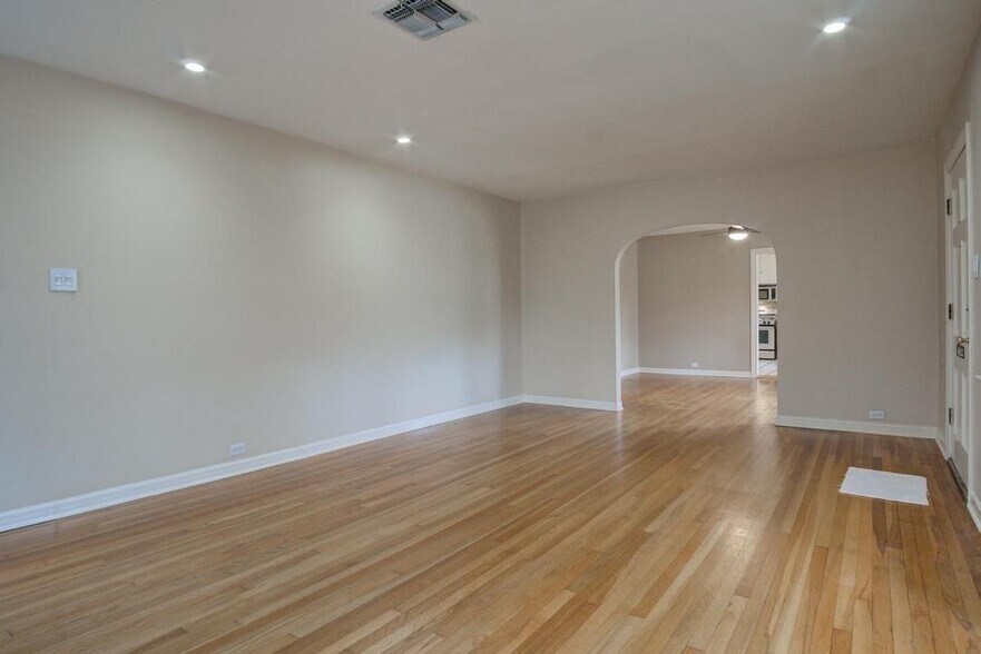 Building Photo - 426 Garraty