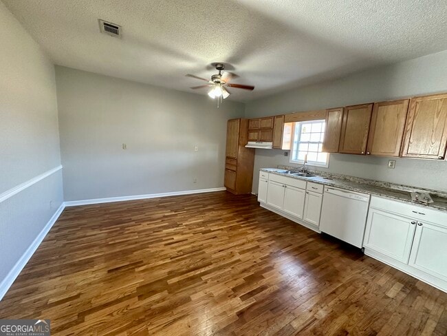 Building Photo - 1013 Walke Dairy Rd