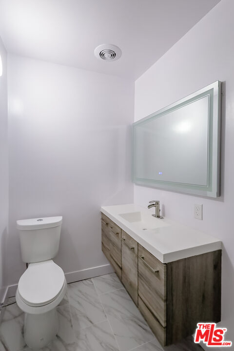 Building Photo - 825 S Detroit St