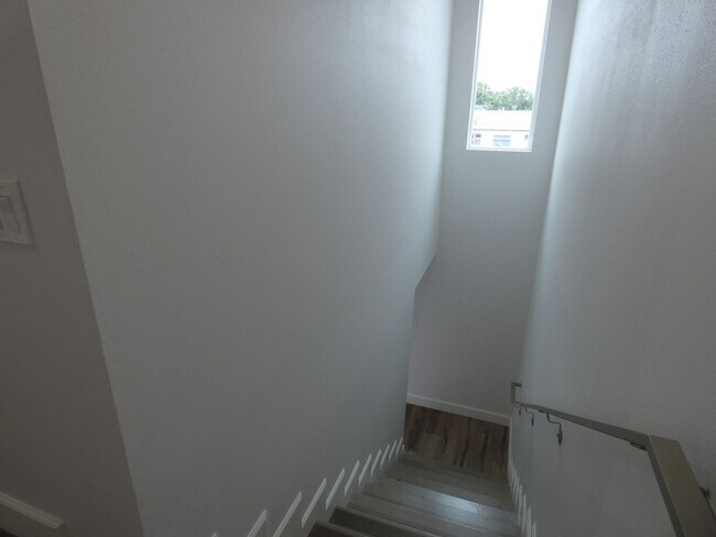 Building Photo - 1628 S La Brea Ave