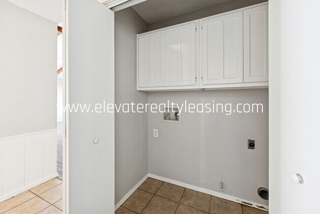 Building Photo - 11168 S Douglas Ave