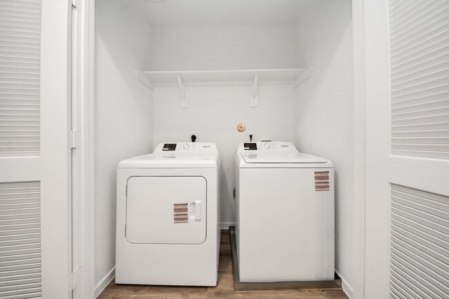 Building Photo - 943 Moon Drop Ln