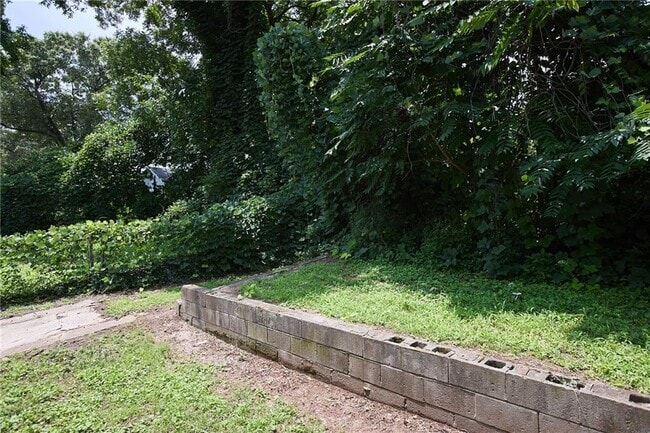 Building Photo - 1049 Sims St SW