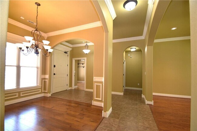 Building Photo - 4004 SW Layton Rd