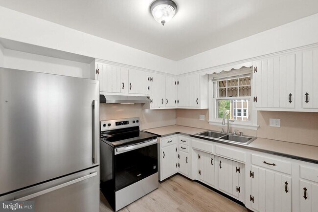 Building Photo - 31 E Germain St