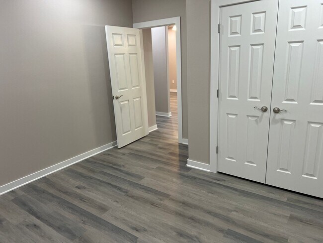 Building Photo - 923 Callie Ave