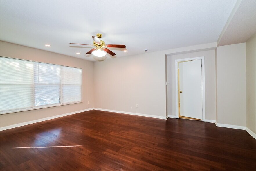 Building Photo - 1176 Stoneham Dr