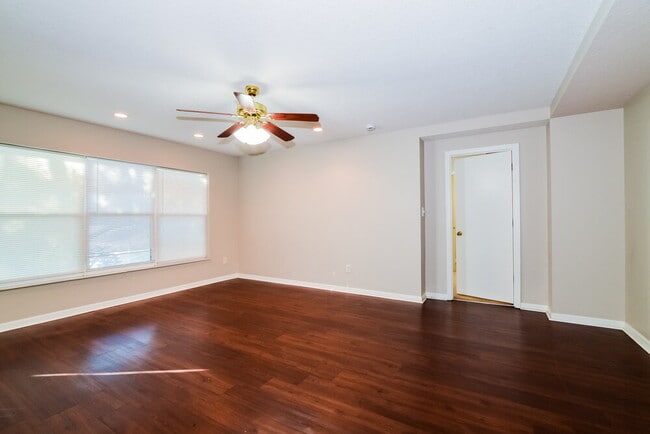 Building Photo - 1176 Stoneham Dr