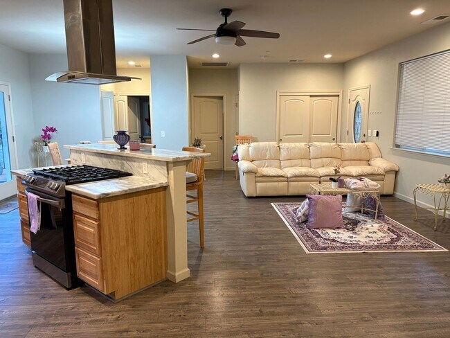 Building Photo - 14868 Hickok Ct