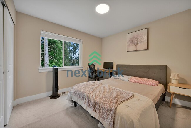 Building Photo - Spacious 3-Bed Oasis in Bothell with 3.5 Bathrooms and 2353 Sq Ft!