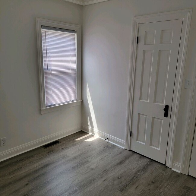 Building Photo - 1018 Berry Blvd