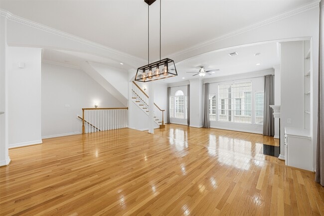 Building Photo - 5515 Crooms St