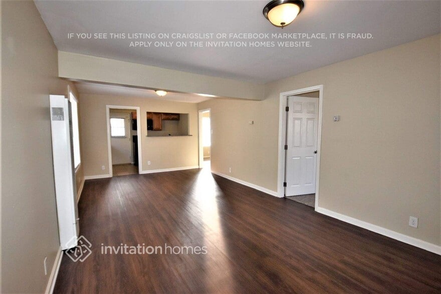 Building Photo - 2640 E 110th St