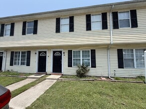 Building Photo - Townhouse for Rent