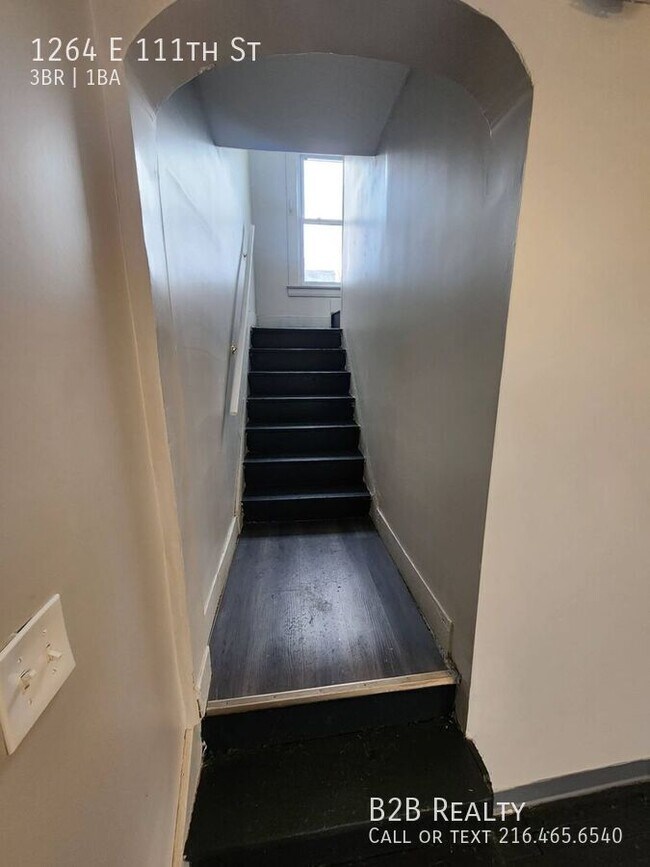 Building Photo - 1264 E 111th St