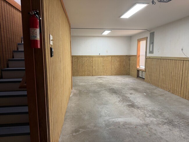 Building Photo - 10 Cobblestone Ct