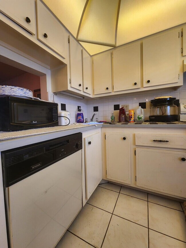 Building Photo - 5851 NW 62nd Ave