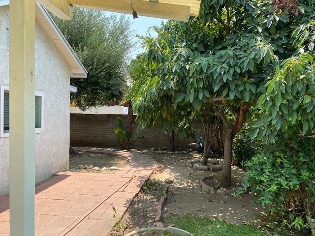 side view of house - 516 El Monte St