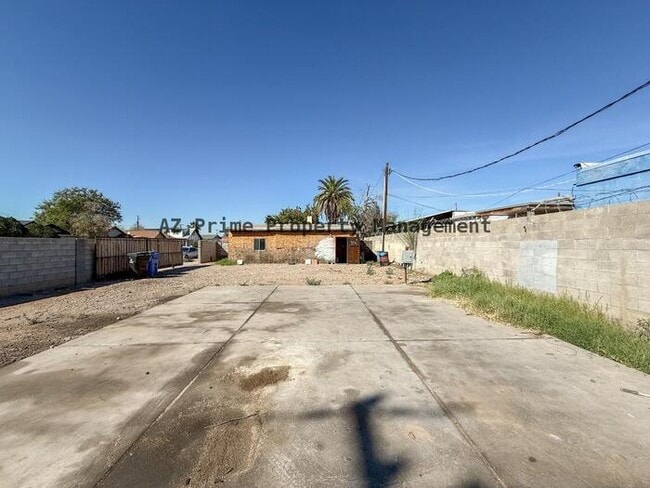 Building Photo - 902 N 15th Ave