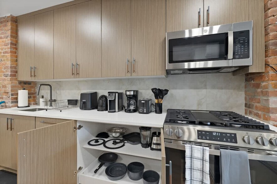 Building Photo - 115 Franklin St