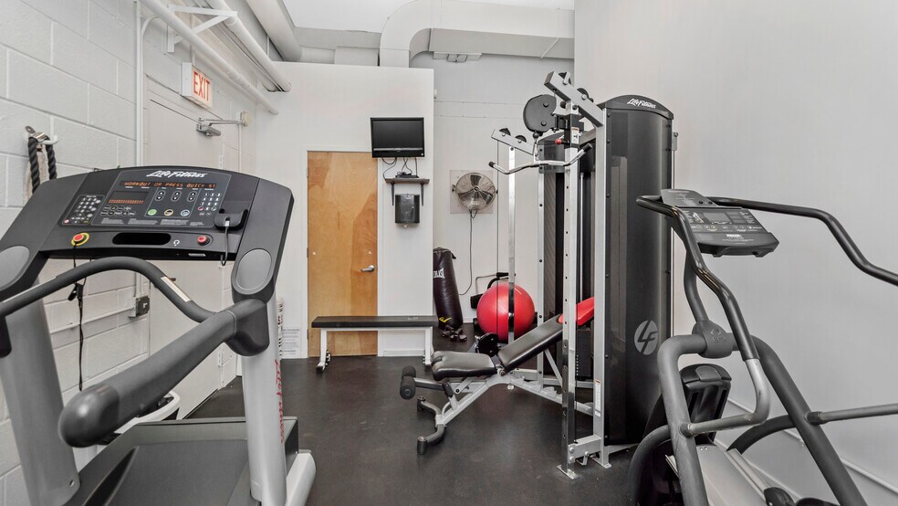 Building Gym - 1000 W Leland Ave