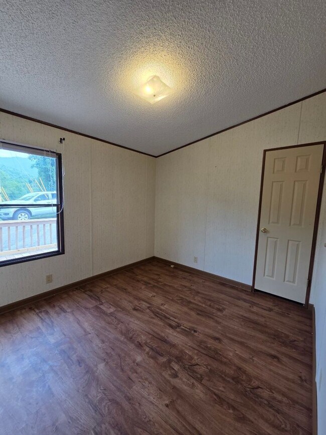Building Photo - 83 Sandlin Rd