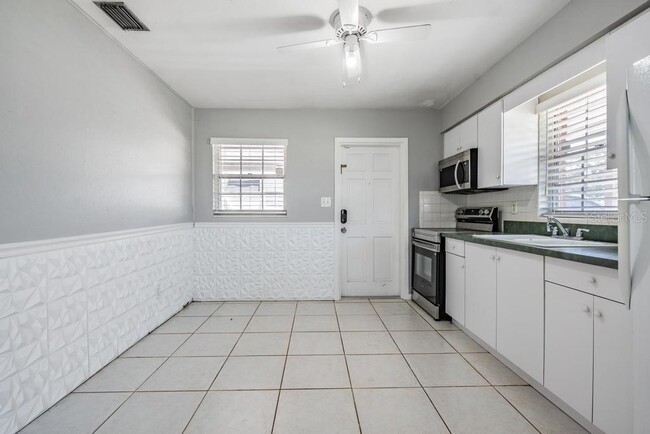 Building Photo - 2709 W Abdella St