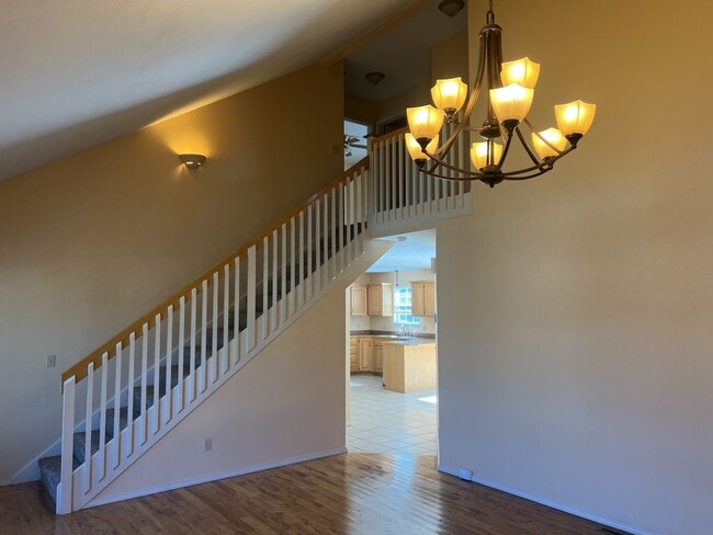 Building Photo - 4 Bedroom Home in SE Springfield!