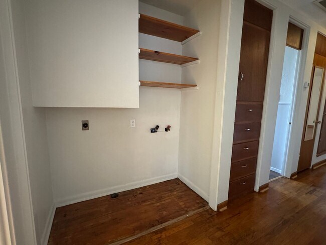 Building Photo - 3907 NW Denver- AVAILABLE NOW!!