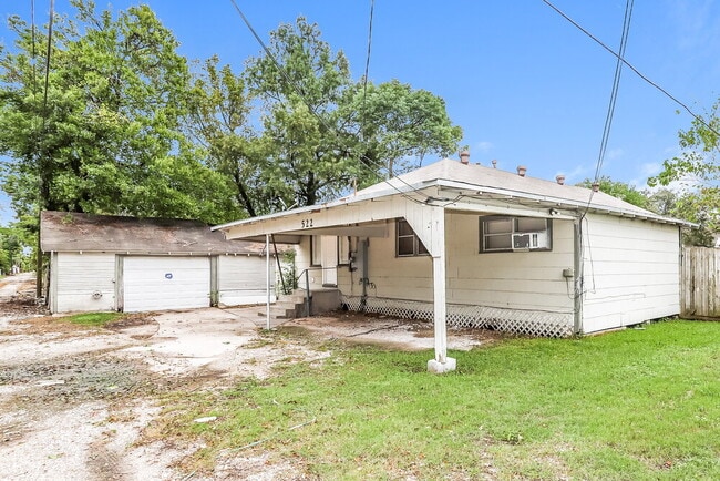 Building Photo - 522 12th Ave N