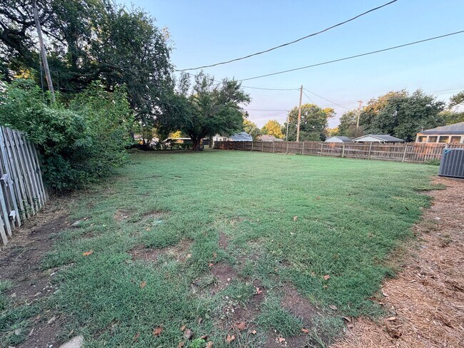 Building Photo - 3137 Bermuda Ln