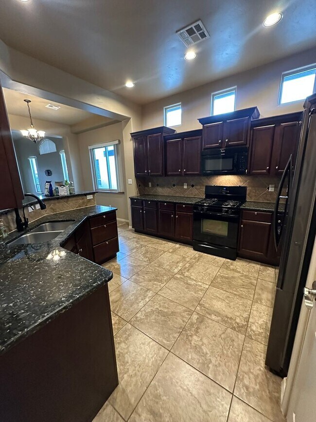 Building Photo - 4747 Zeno Pl