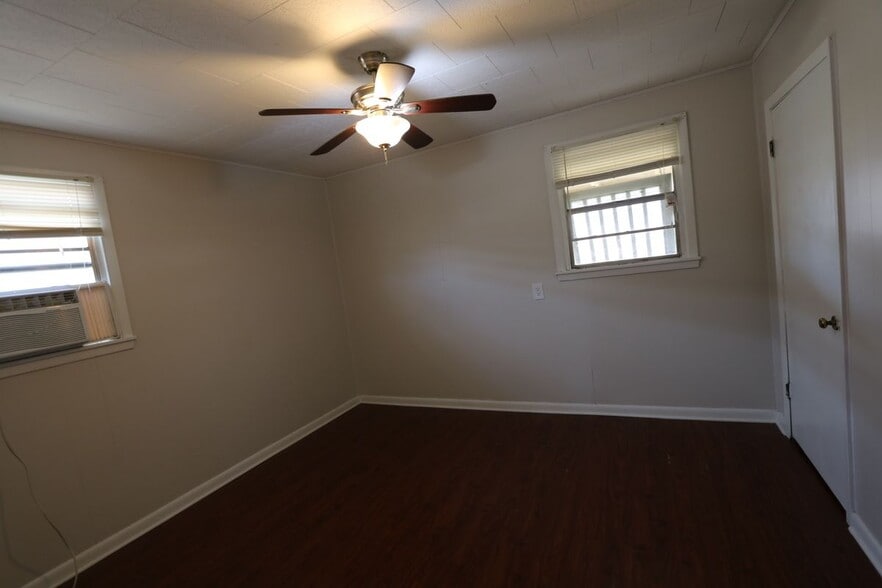 Building Photo - 10521 Alan St