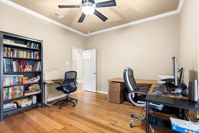 Building Photo - 920 Savanna Ln