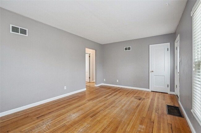 Building Photo - 632 34th St SE