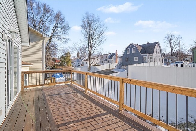 Building Photo - 25 Clinton St