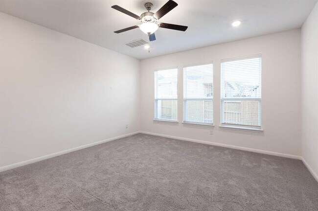 Building Photo - 309 Barton Oak Trl