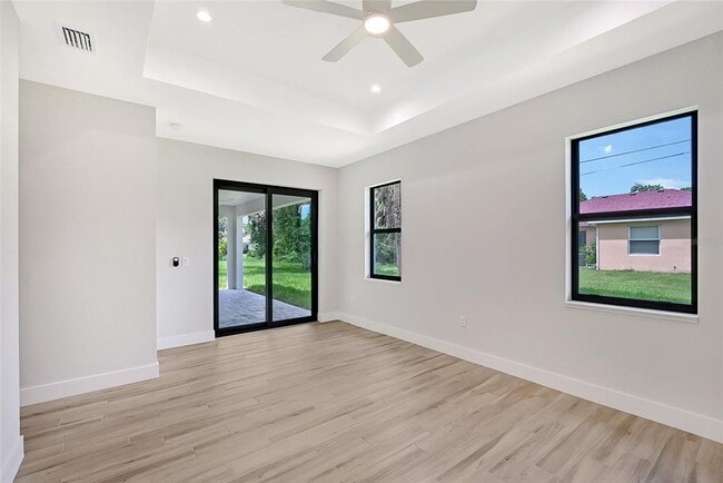 Building Photo - 4476 Skyway Ave